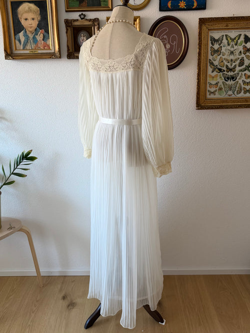 Evete Pleated Maxi Nylon Gown Size M