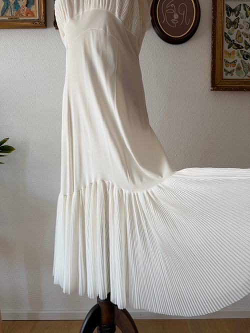 Vintage Cream Nylon Pleated Peignoir Set Size M