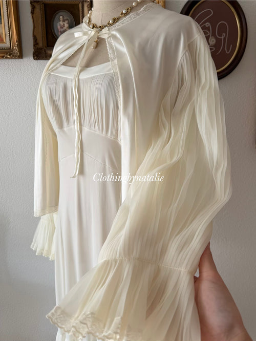 Vintage Cream Nylon Pleated Peignoir Set Size M