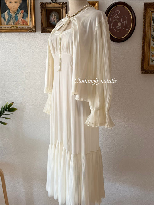 Vintage Cream Nylon Pleated Peignoir Set Size M
