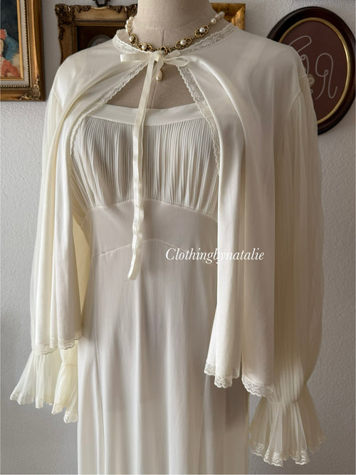 Vintage Cream Nylon Pleated Peignoir Set Size M
