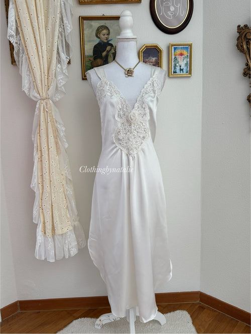 Intimate Concepts by Terry Russo White Satin Peignoir Set (size M)