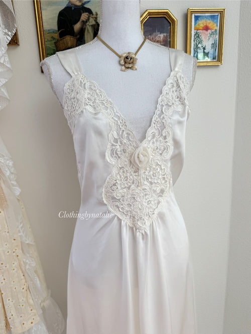 Intimate Concepts by Terry Russo White Satin Peignoir Set (size M)