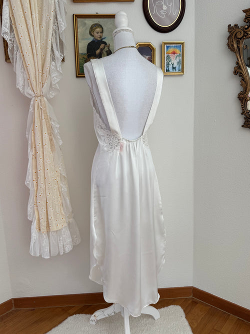 Intimate Concepts by Terry Russo White Satin Peignoir Set (size M)