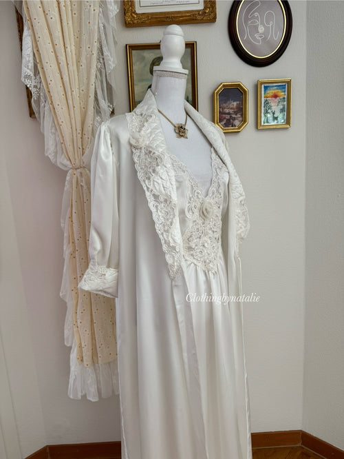 Intimate Concepts by Terry Russo White Satin Peignoir Set (size M)