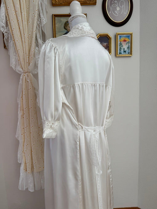 Intimate Concepts by Terry Russo White Satin Peignoir Set (size M)
