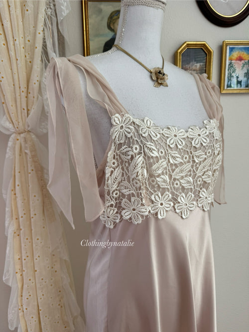 Just Flora Rose Gold Satin Peignoir Set (size M)