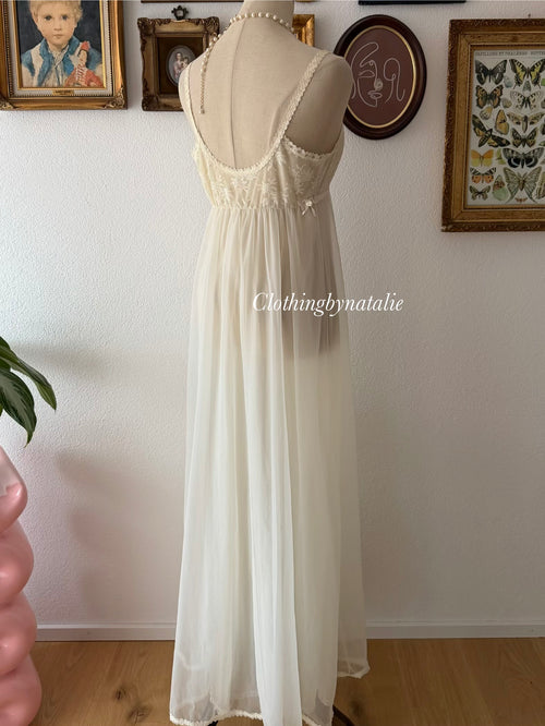 Vanity Fair Cream Maxi Nylon Nightgown size S/small M